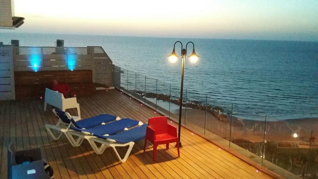 Penthouse Apartment On The Beach Bat Yam Bilik gambar